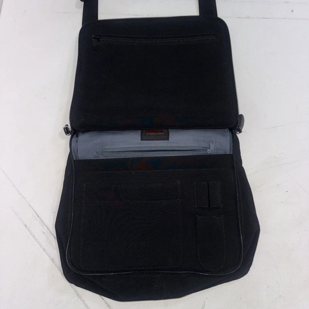 HOBO International Black Nylon Crossbody Messenger Bag Travel Purse Organizer